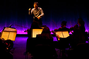 peter bay conducting orchestra